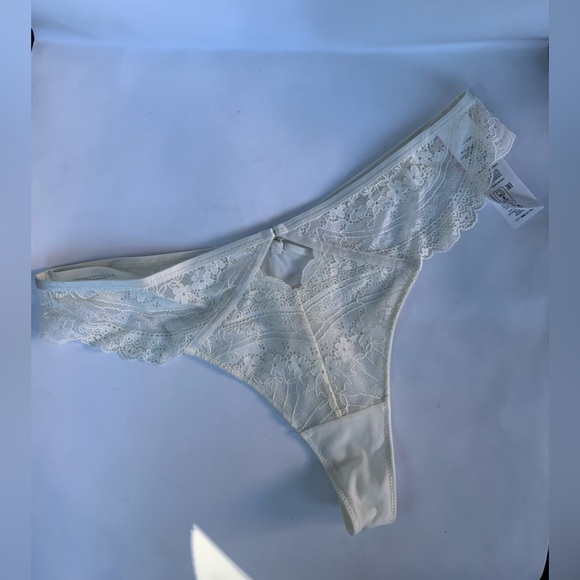 hunkemöller Lace Thong - Picture 7 of 8